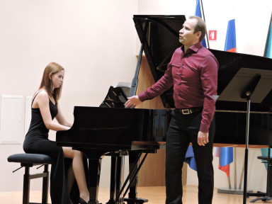 Damijan Berčan, petje in Barbara Verhovnik, klavir