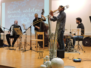 Matija Mlakar, pozavna, Simone Serafini, kontrabas, Alessandro Mansutti, bobni, Aleksander Ipavec, harmonika
