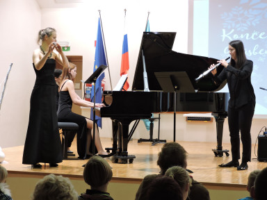 Nika Hribar, flavta, Ana Souza Leban, oboa, Barbara Verhovnik, klavir