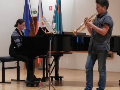 Jan Černe in učiteljica Katja Skočir