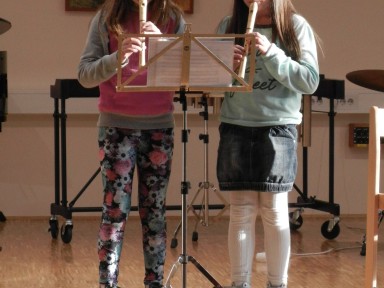 Zoja Fon in Asja Poljak, duet kljunastih flavt